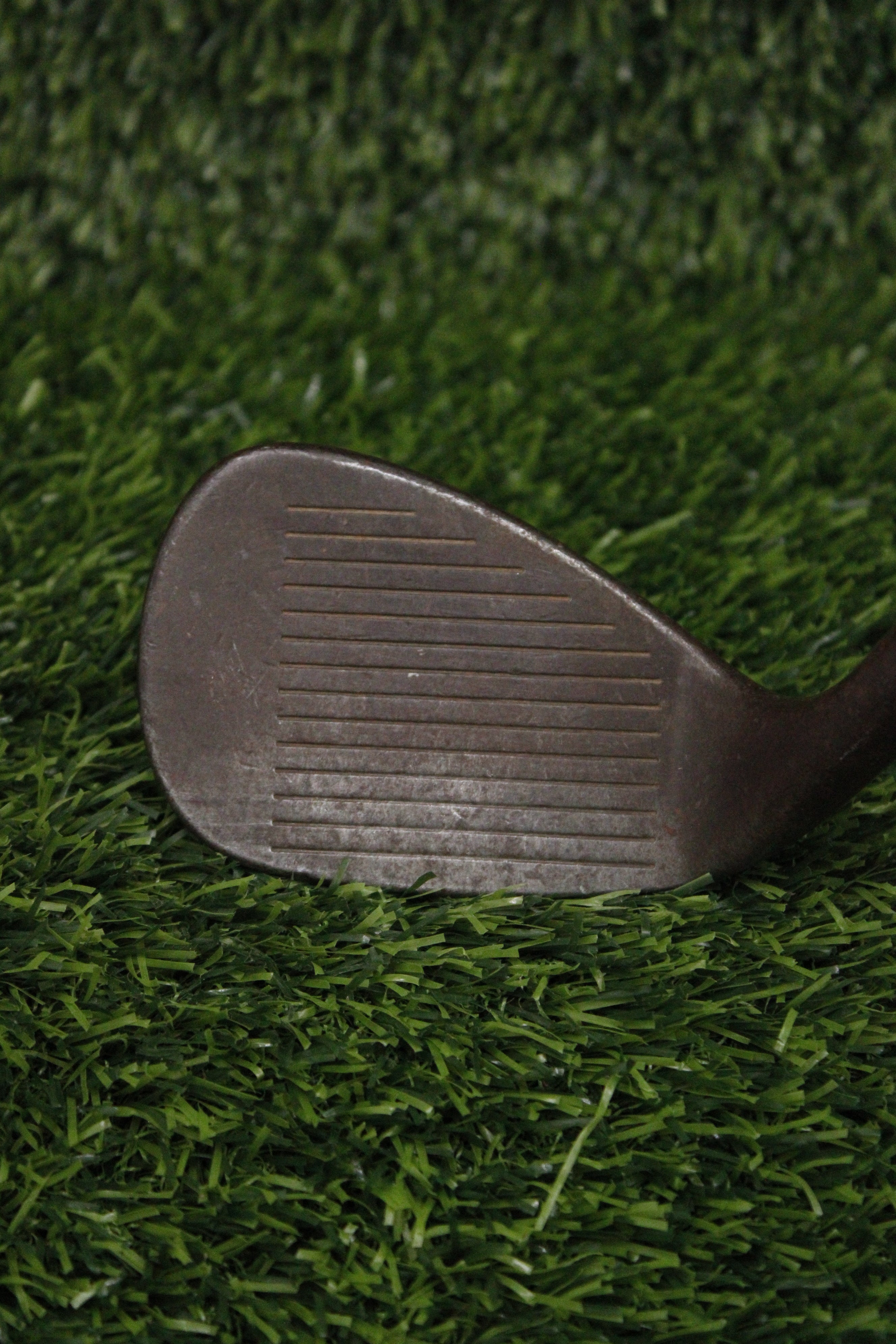 Cleveland 2012 588 Raw Tour Grind 52° GW Wedge Flex 35"