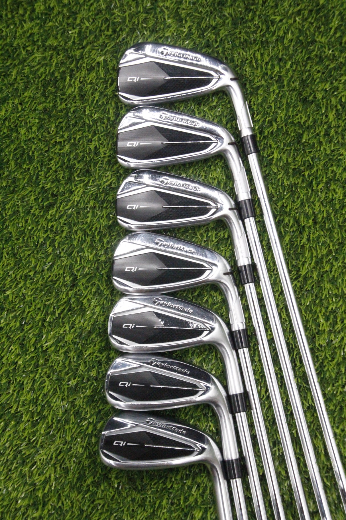 TaylorMade Qi Iron Set 5-PW AW R Flex Std Length