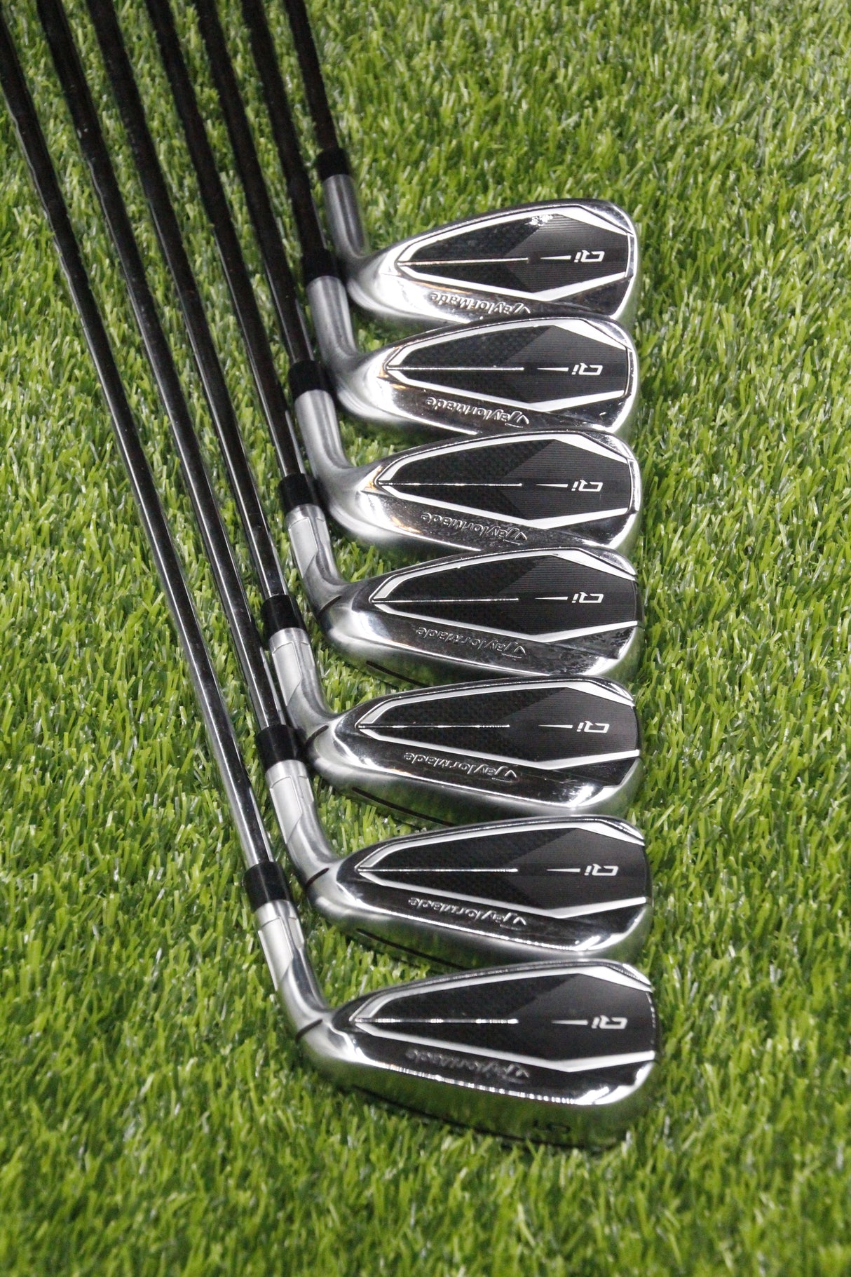TaylorMade Qi Iron Set 5-PW AW R Flex Std Length