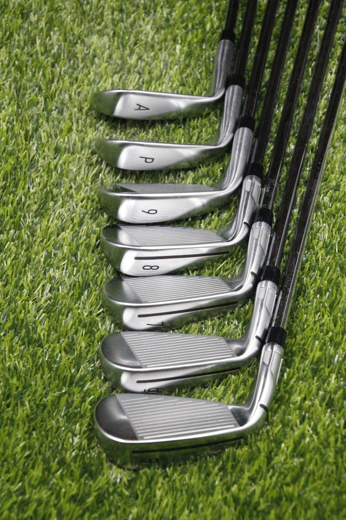 TaylorMade Qi Iron Set 5-PW AW R Flex Std Length