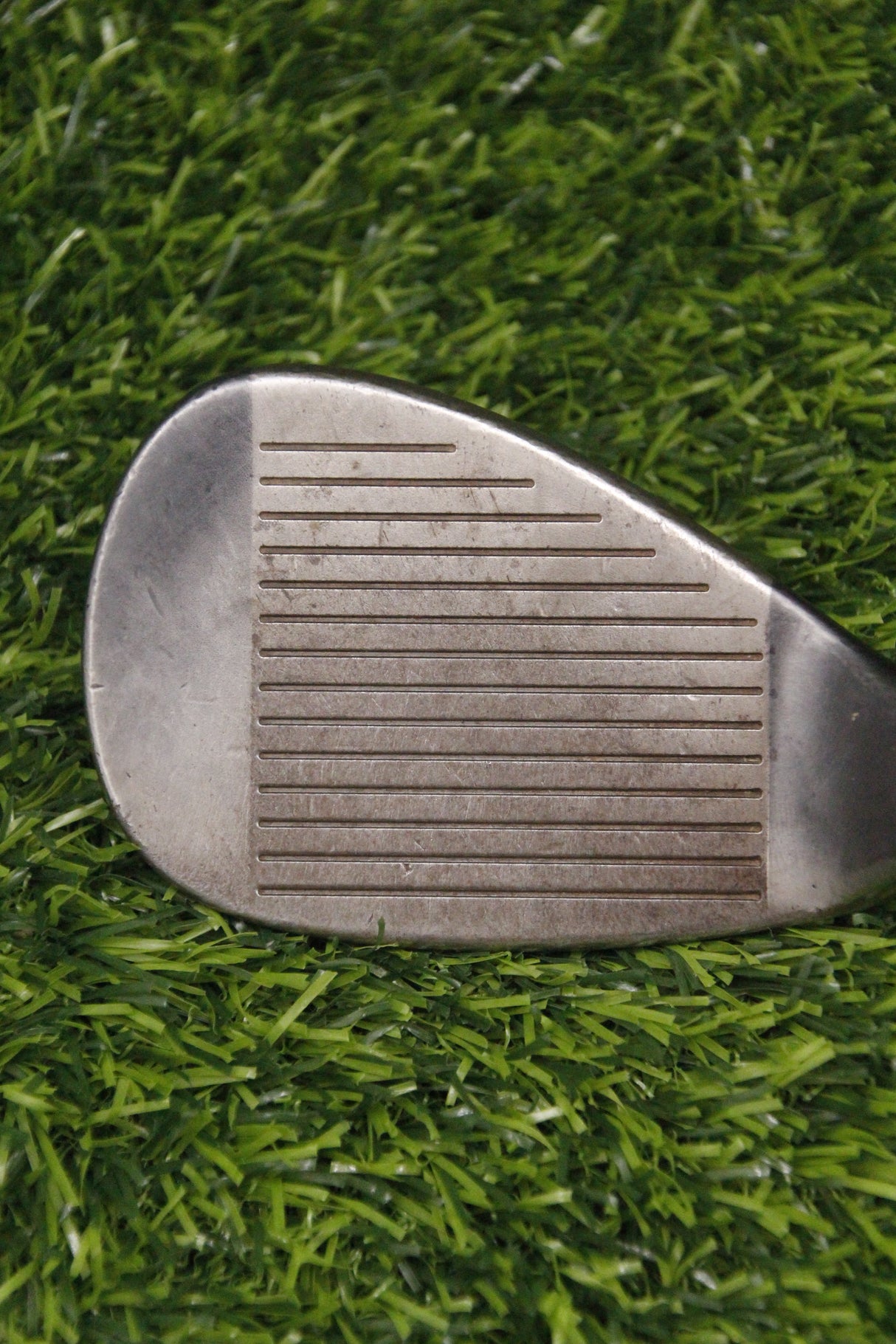 Cleveland 900 Form Forged Gunmetal 56° SW Wedge Flex 35.75"