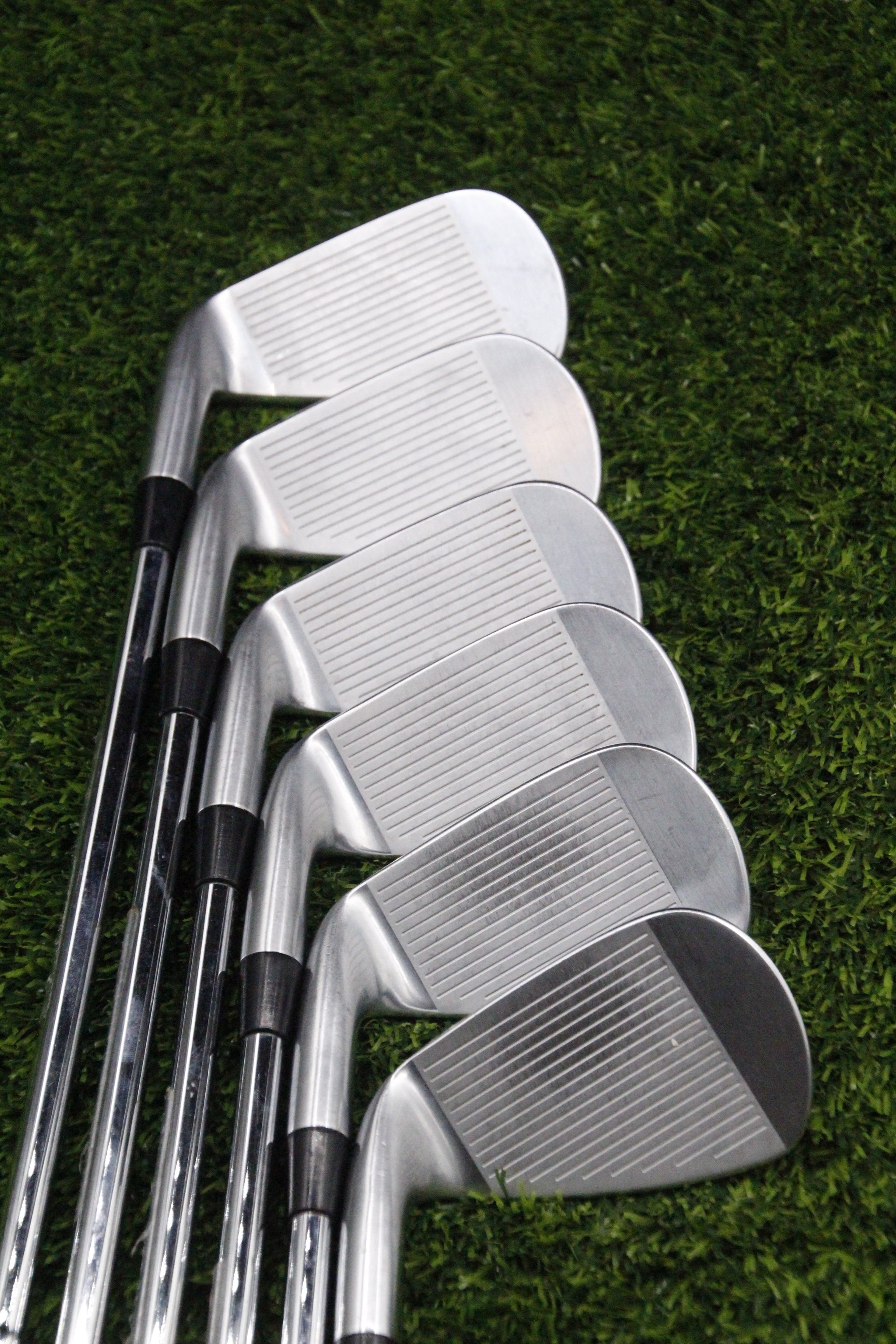 Nike Victory Red S Forged Iron Set 5-PW R Flex -0.5"
