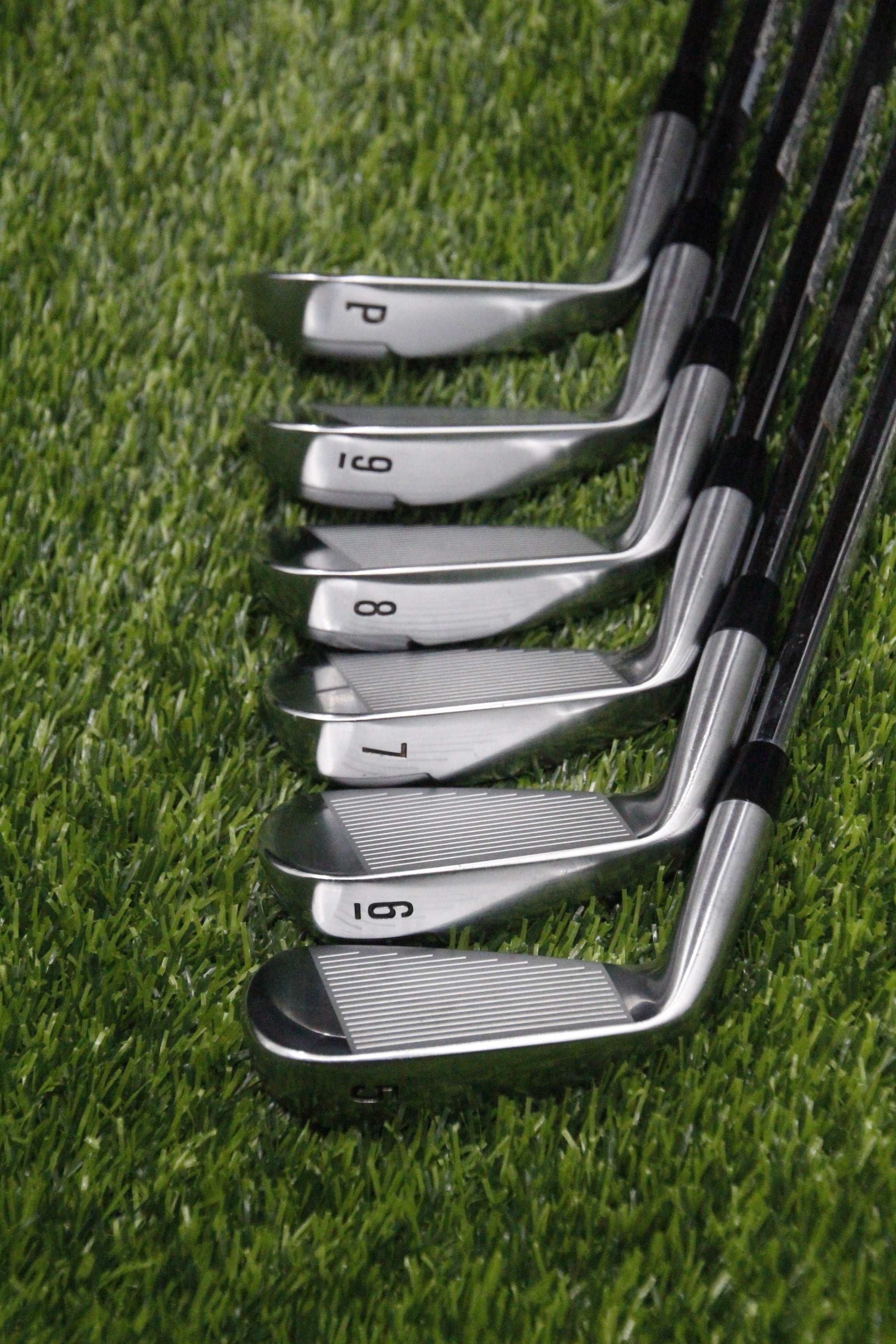 Nike Victory Red S Forged Iron Set 5-PW R Flex -0.5"