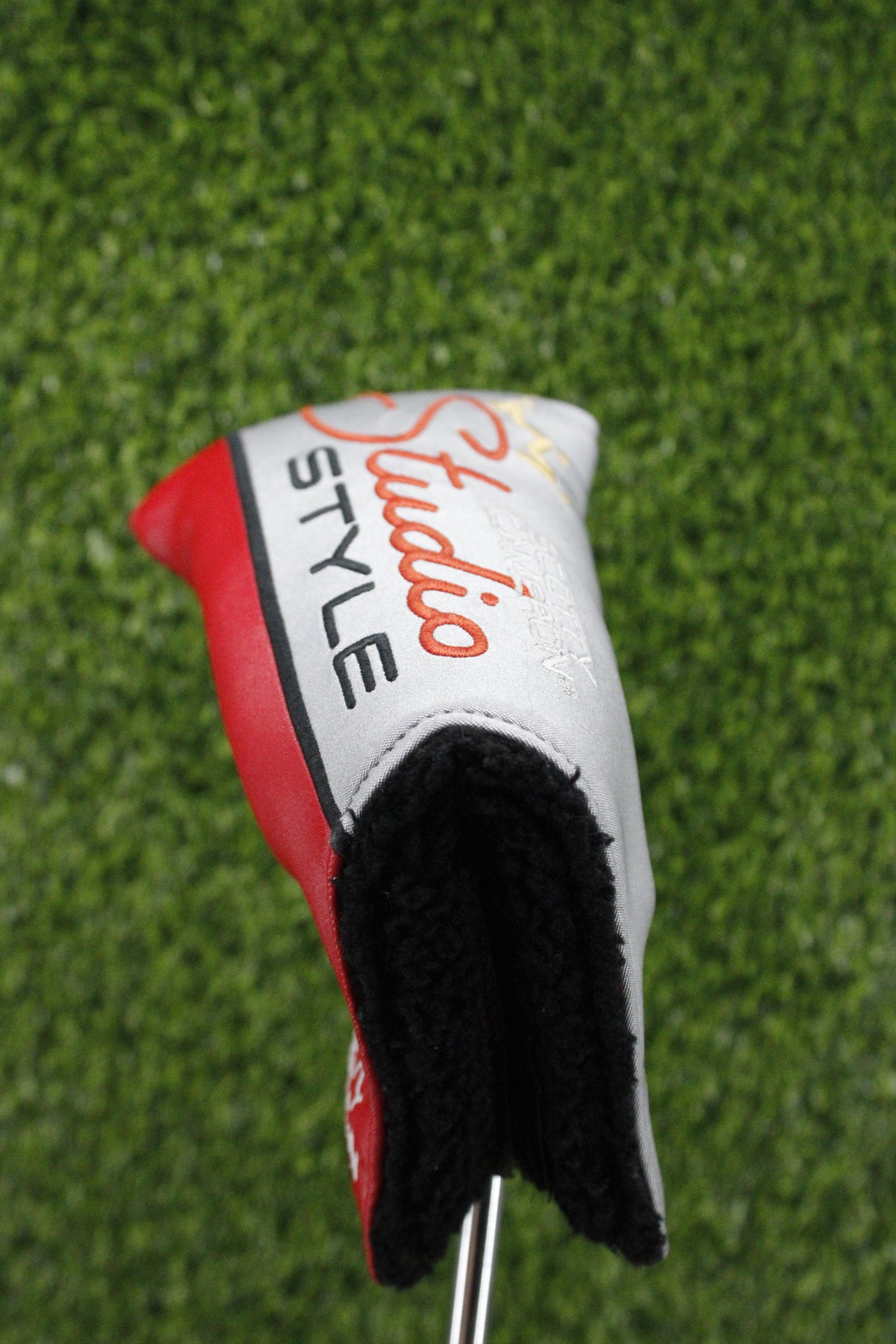 Pre-Owned Titleist Scotty Cameron Studio Style Putter Blade Headcover