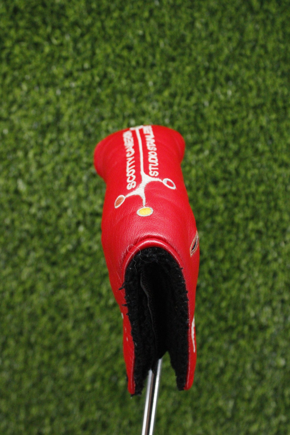 Pre-Owned Titleist Scotty Cameron Studio Stainless Red Putter Blade Headcover