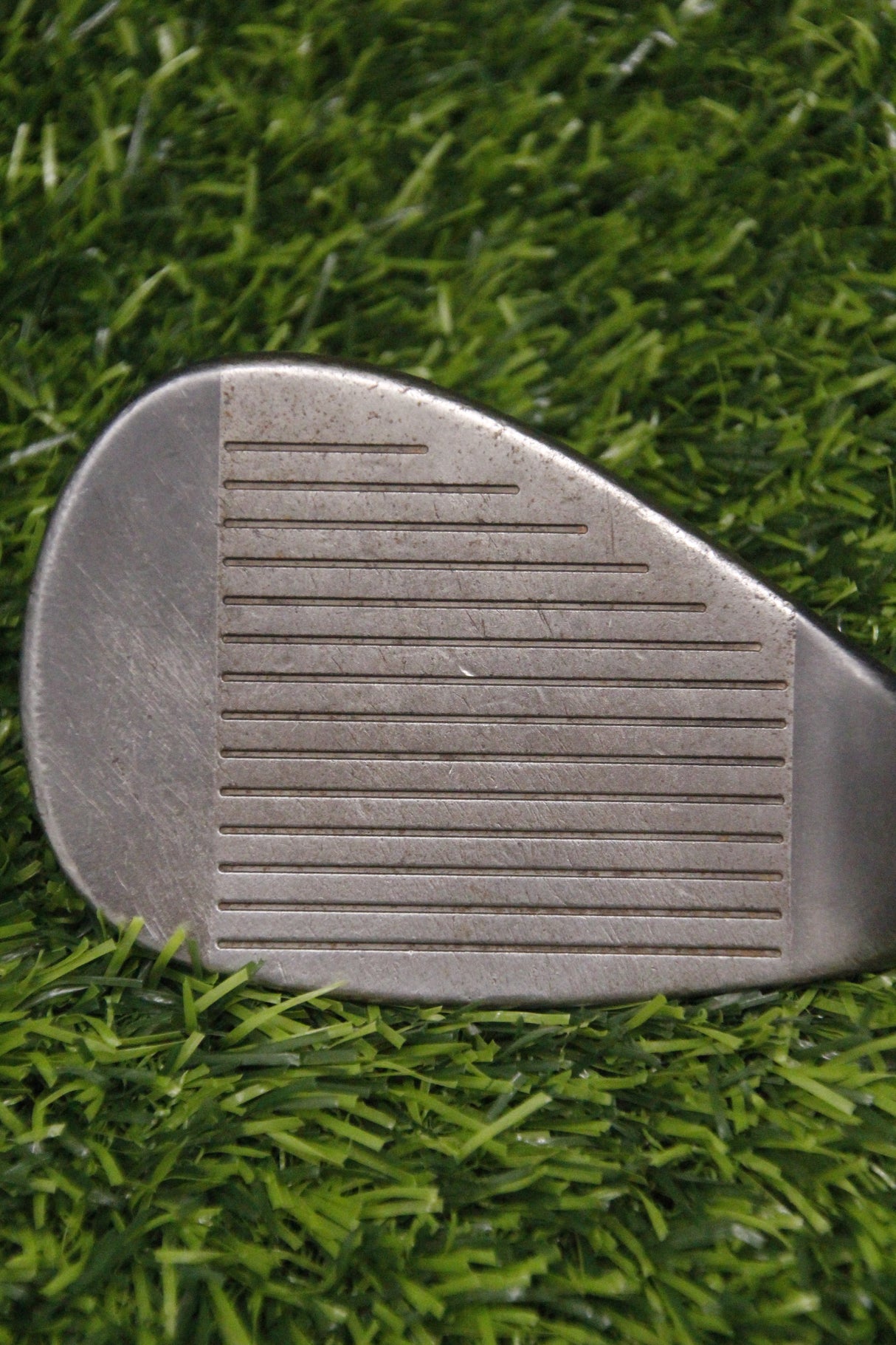 Cleveland 900 Form Forged Gunmetal 56° SW Wedge Flex 35.5"