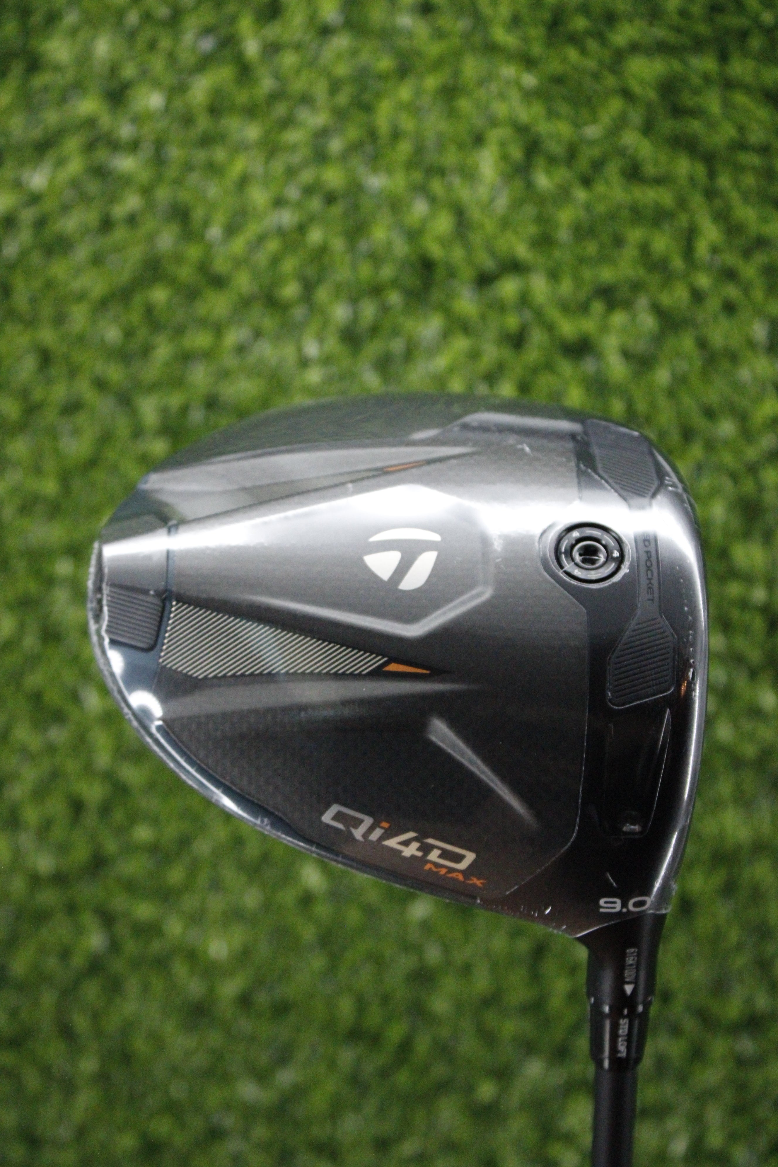 NEW TaylorMade Qi4D Max 9° Driver S Flex 45"