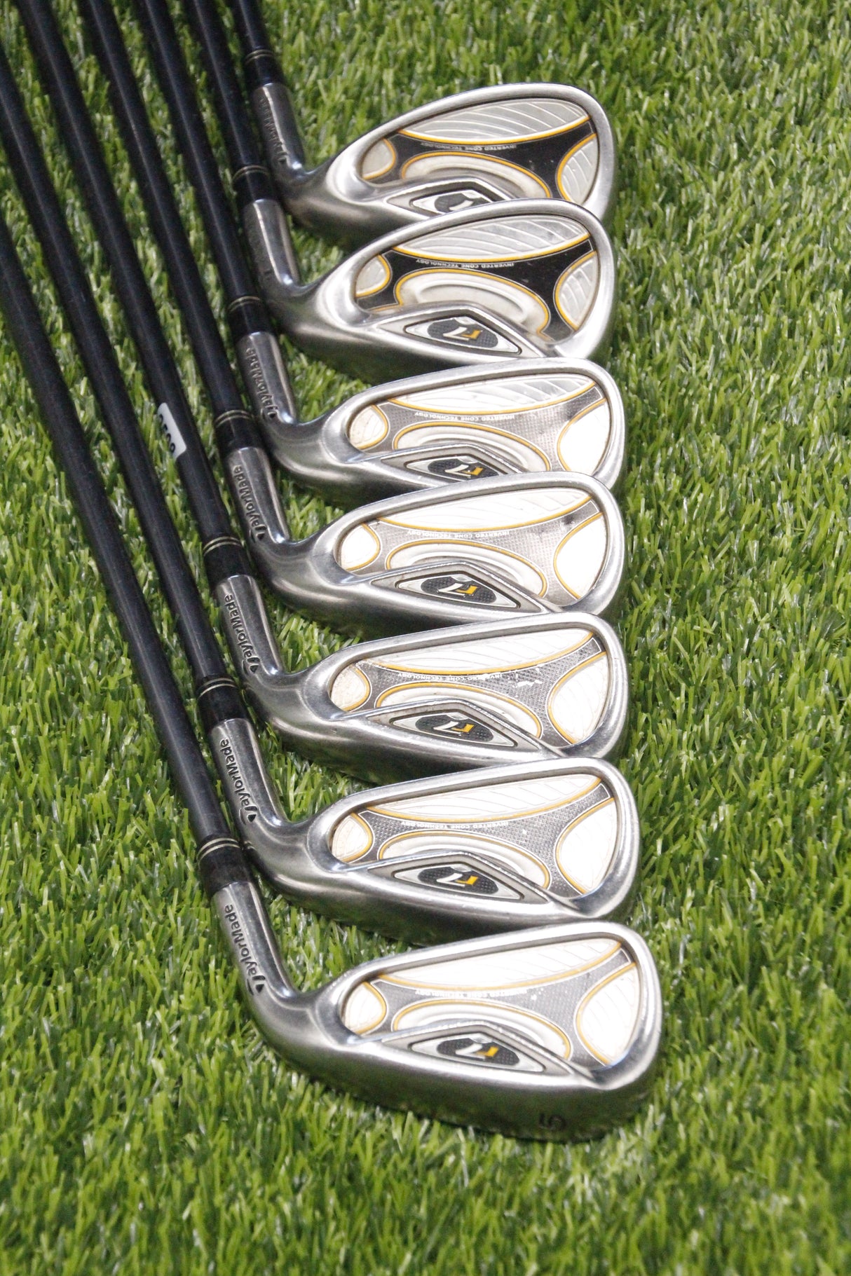 TaylorMade r7 Iron Set 5-9i SW LW R Flex Std