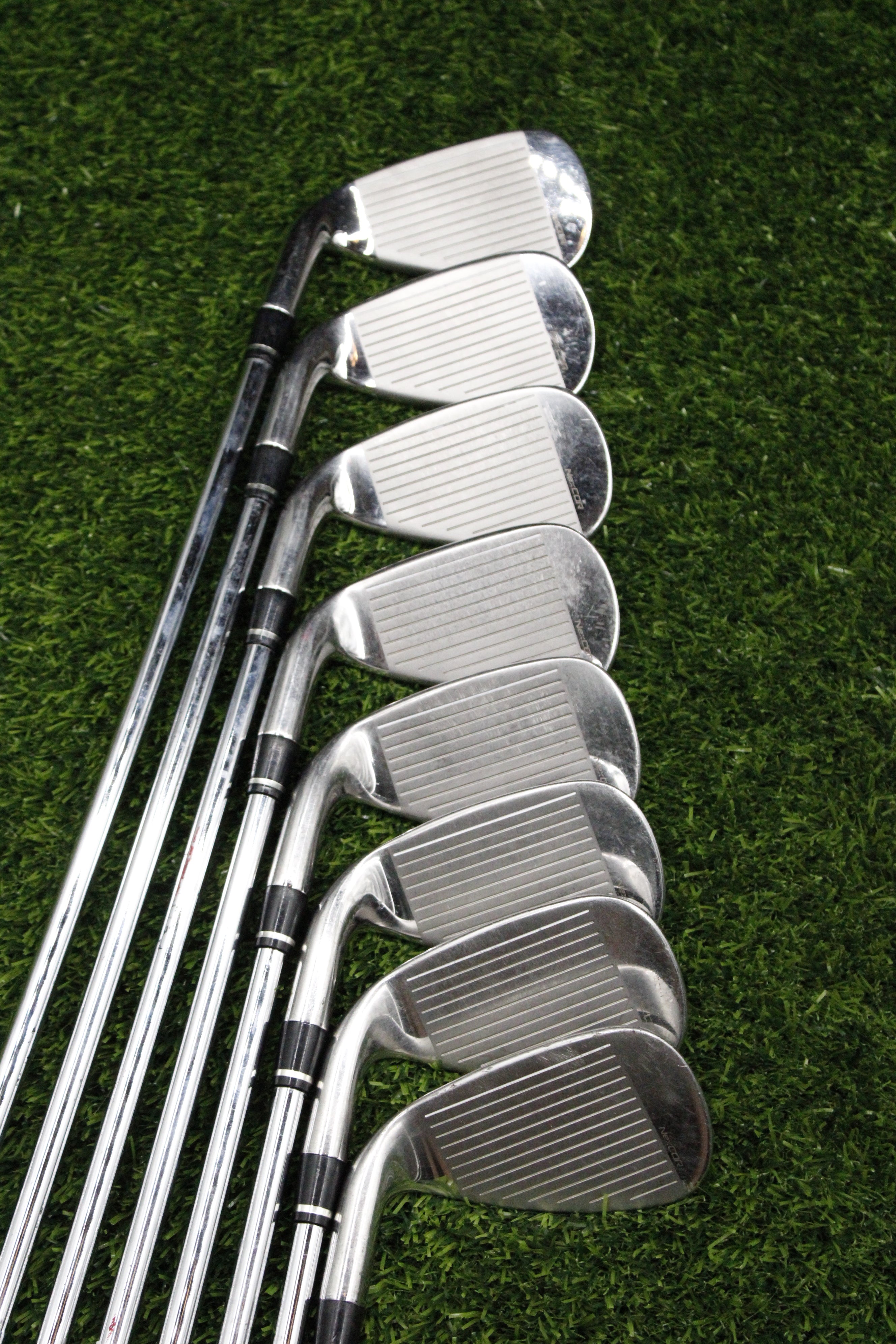 Nike Victory Red S Iron Set 4-PW AW R Flex Std Length