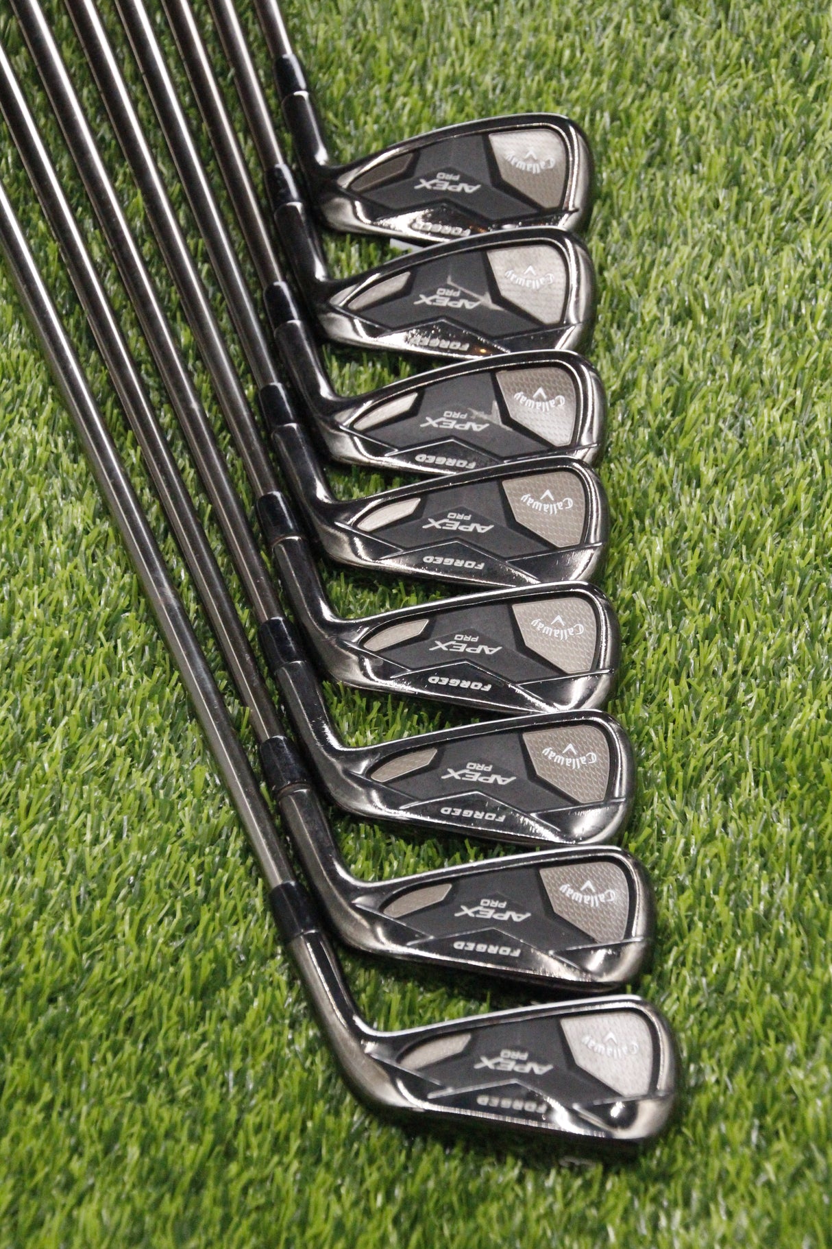 Callaway Apex Pro Smoke 19 Iron Set 3-PW R Flex -0.5"