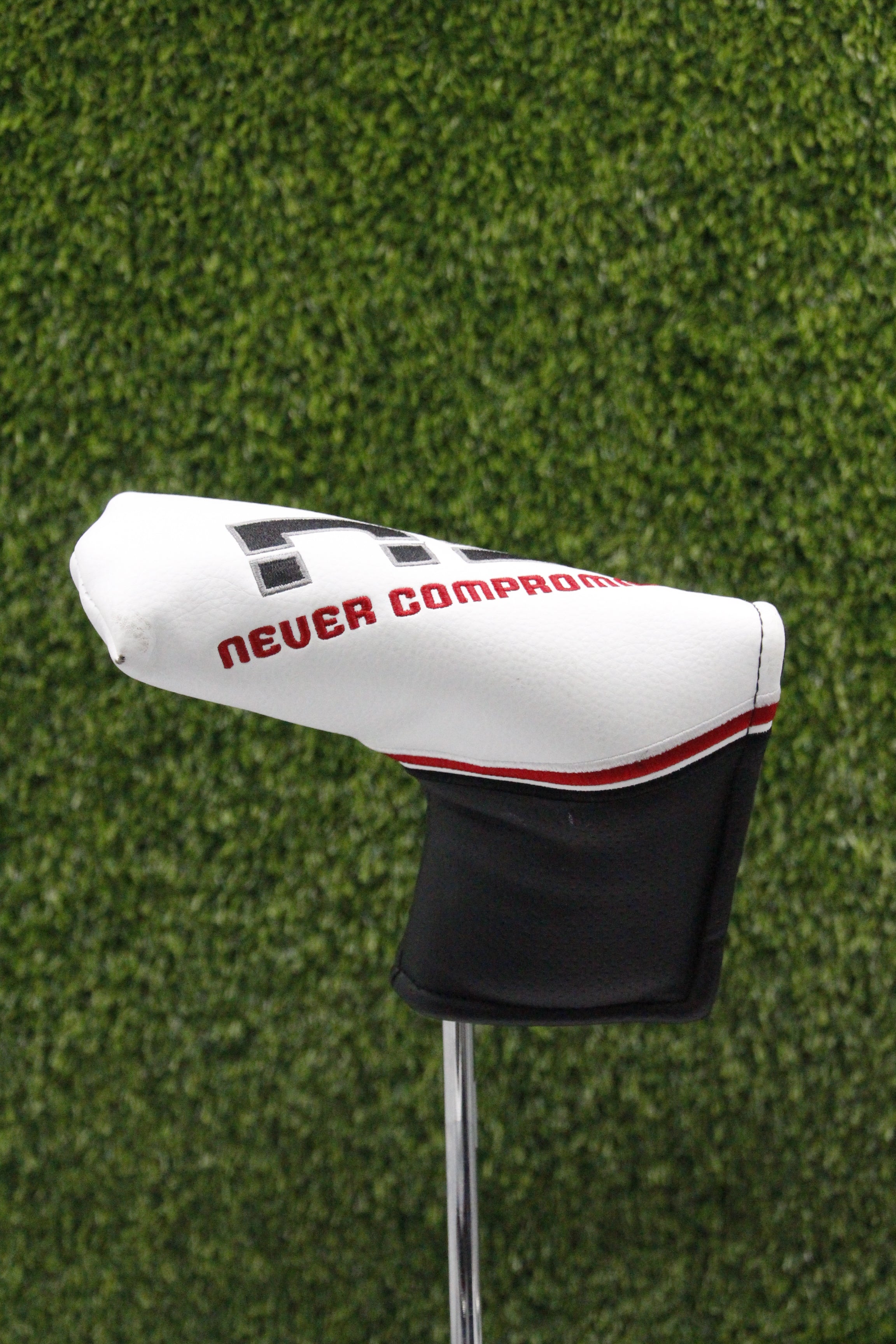 NEW Never Compromise Reserve 2 NC Contrast Putter 35" w/ HC