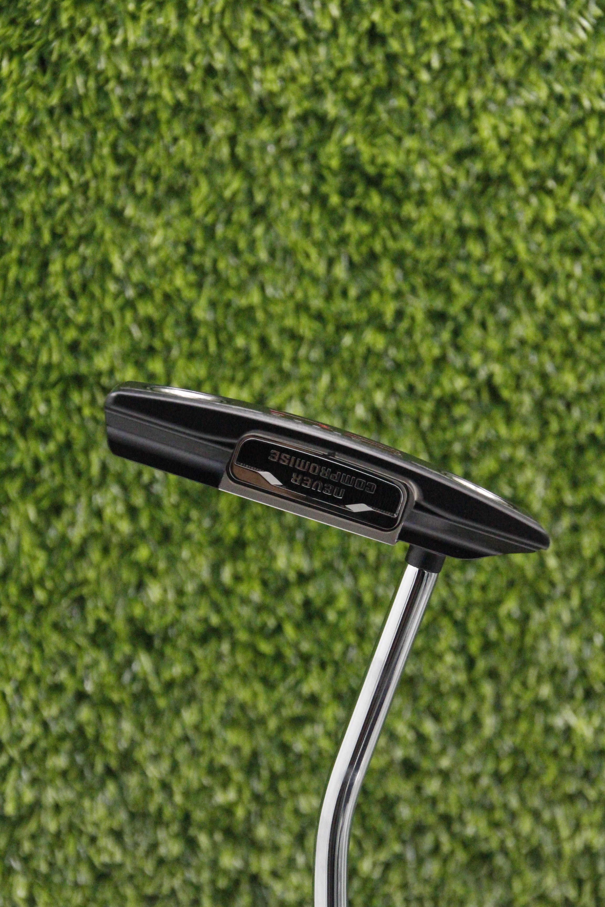 NEW Never Compromise Reserve 2 NC Contrast Putter 35" w/ HC