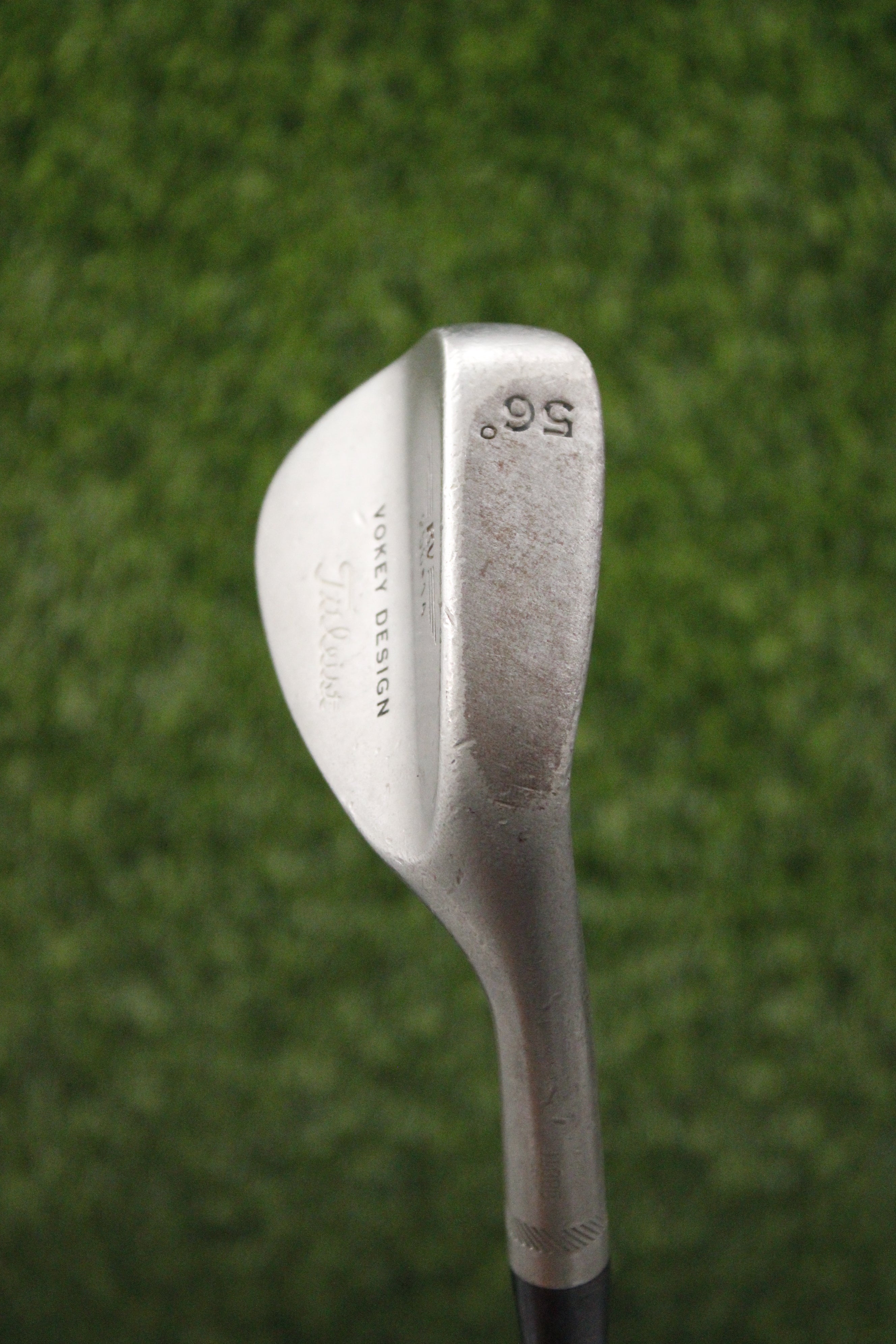 Titleist Vokey Chrome 200 56° SW R Flex 35.75"