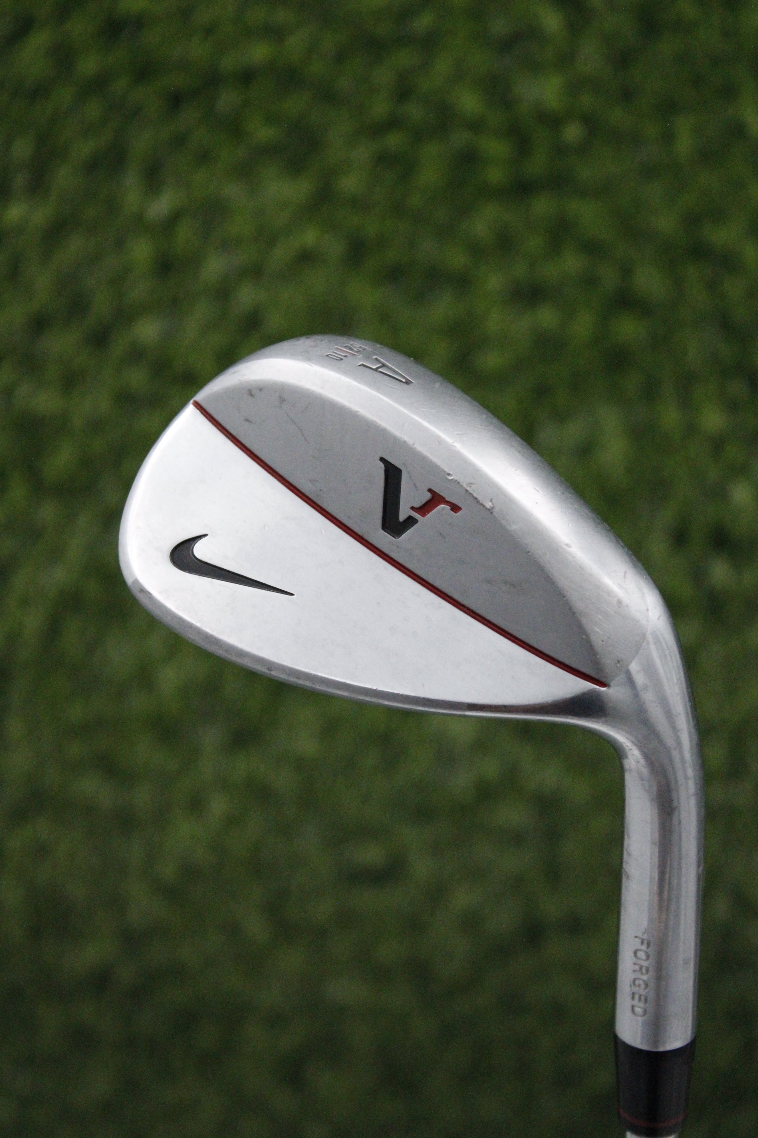 Nike Victory Red Forged Chrome 52° GW S Flex 35"