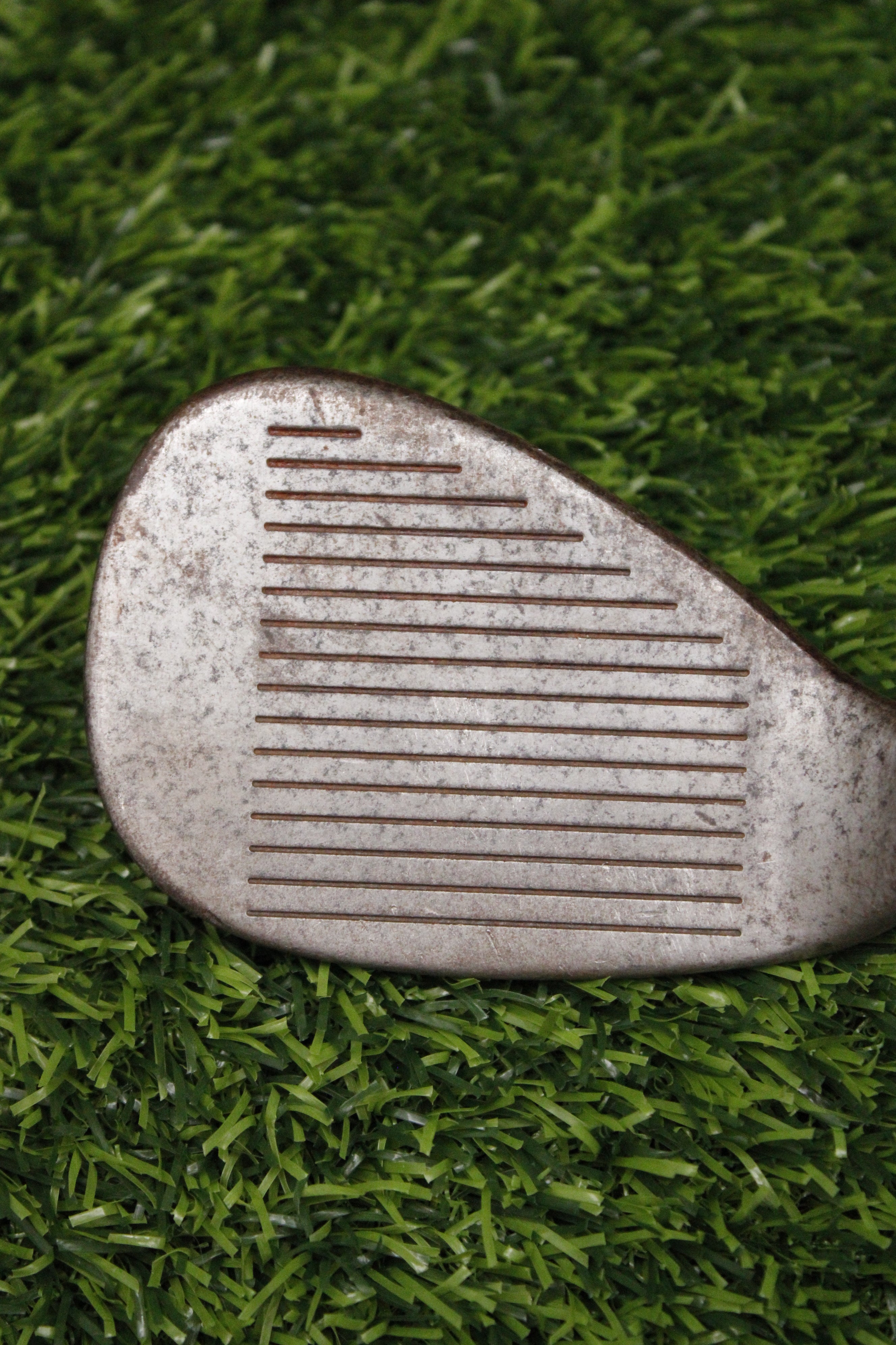 Cleveland 588 Gunmetal 54° SW Wedge Flex 35"