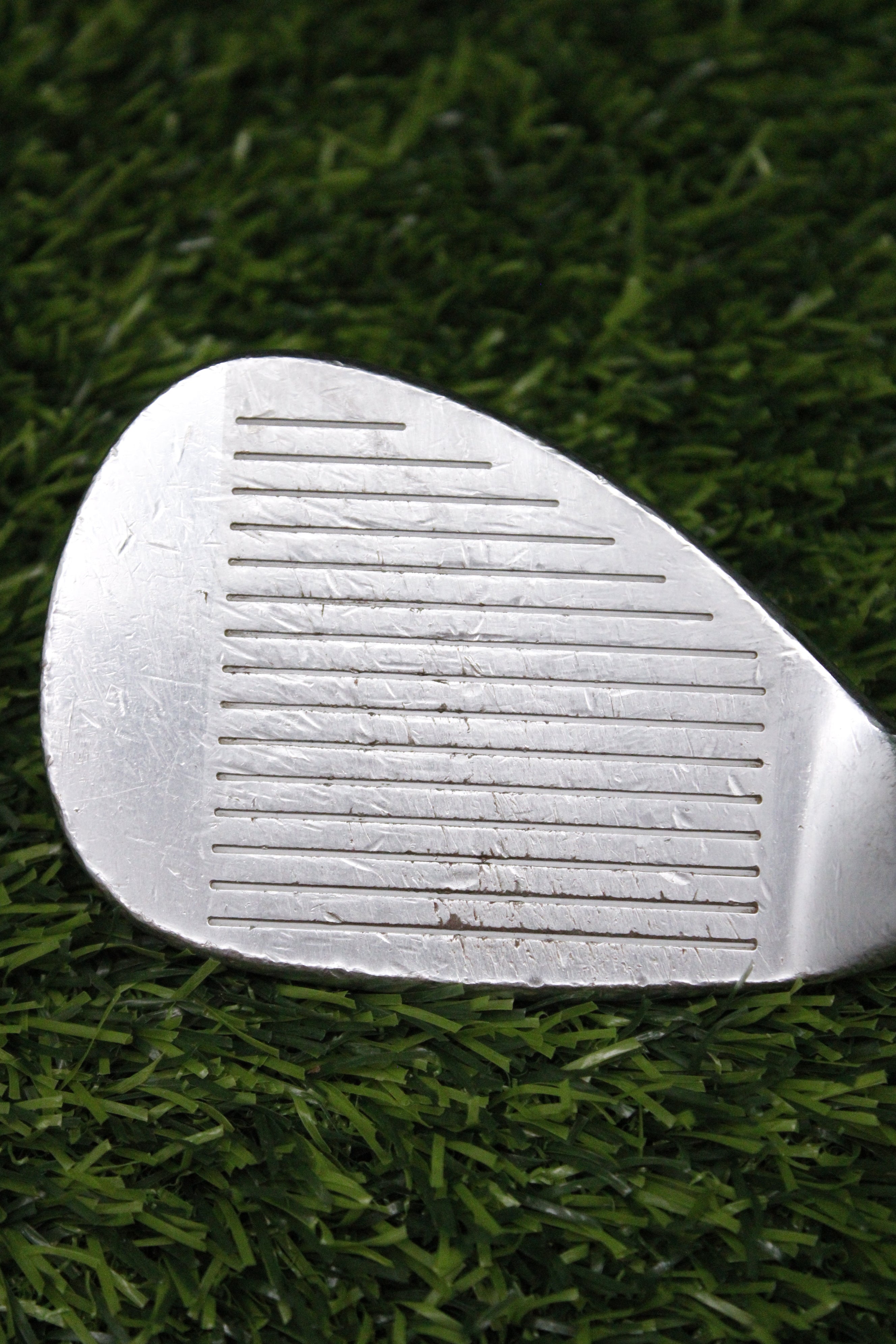 Nike Victory Red Forged Chrome 56° SW S Flex 35.75"