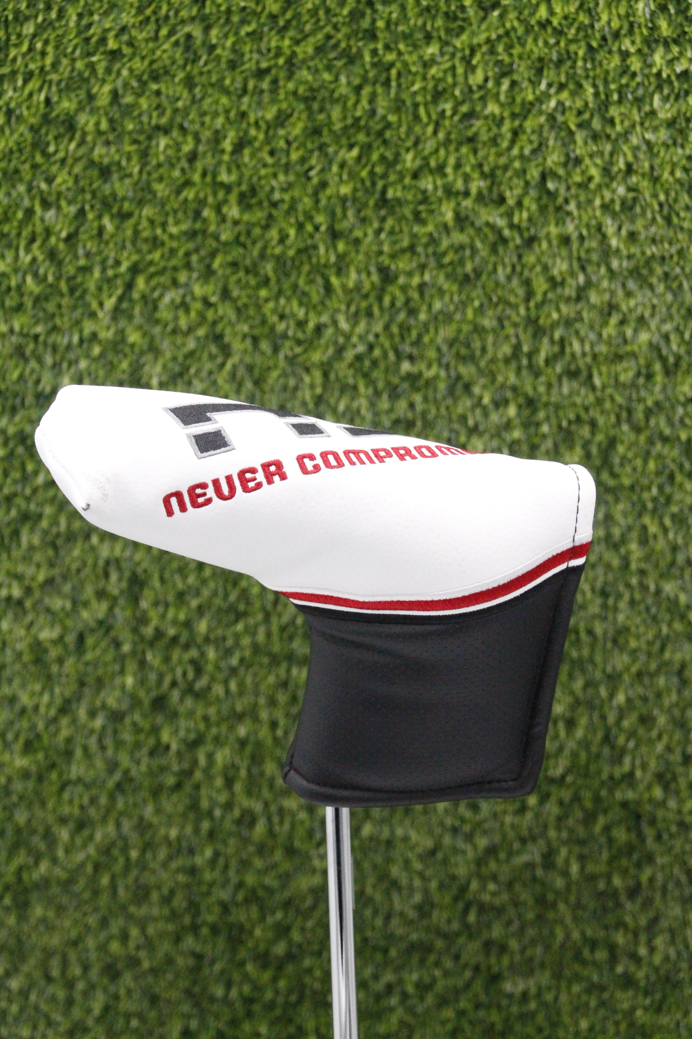 NEW Never Compromise Reserve 2 NC Contrast Putter w/ HC