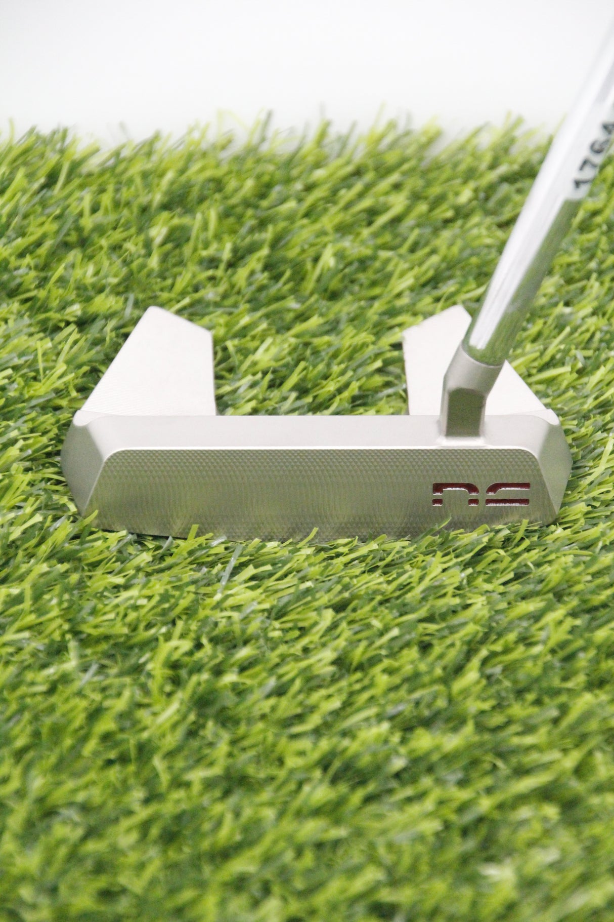 Never Compromise Reserve 4 Tour Satin Putter
