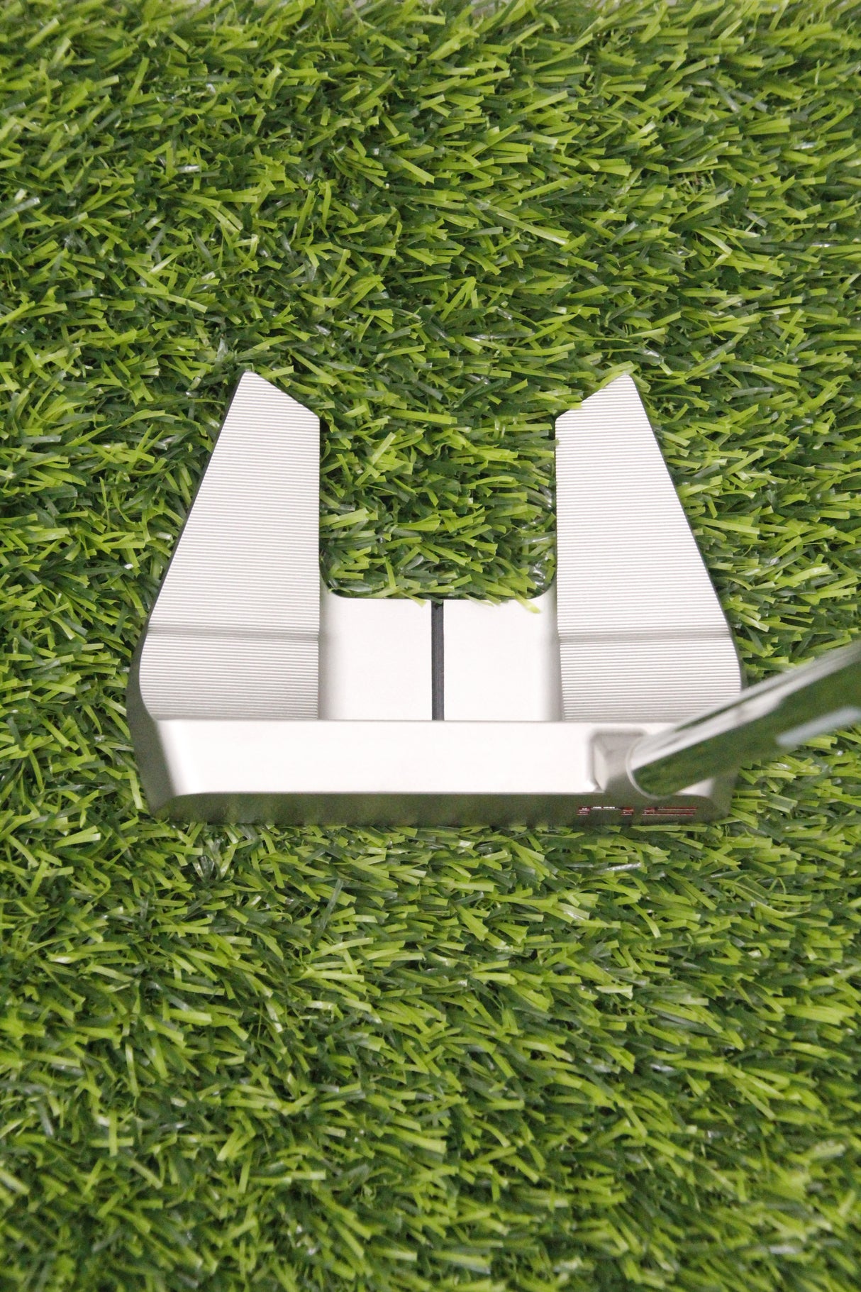 Never Compromise Reserve 4 Tour Satin Putter