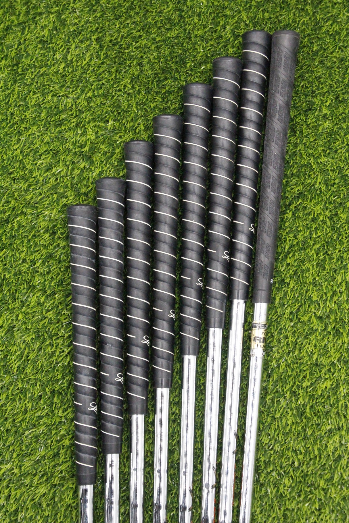 TaylorMade 300 Iron Set 3-PW R Flex +1"