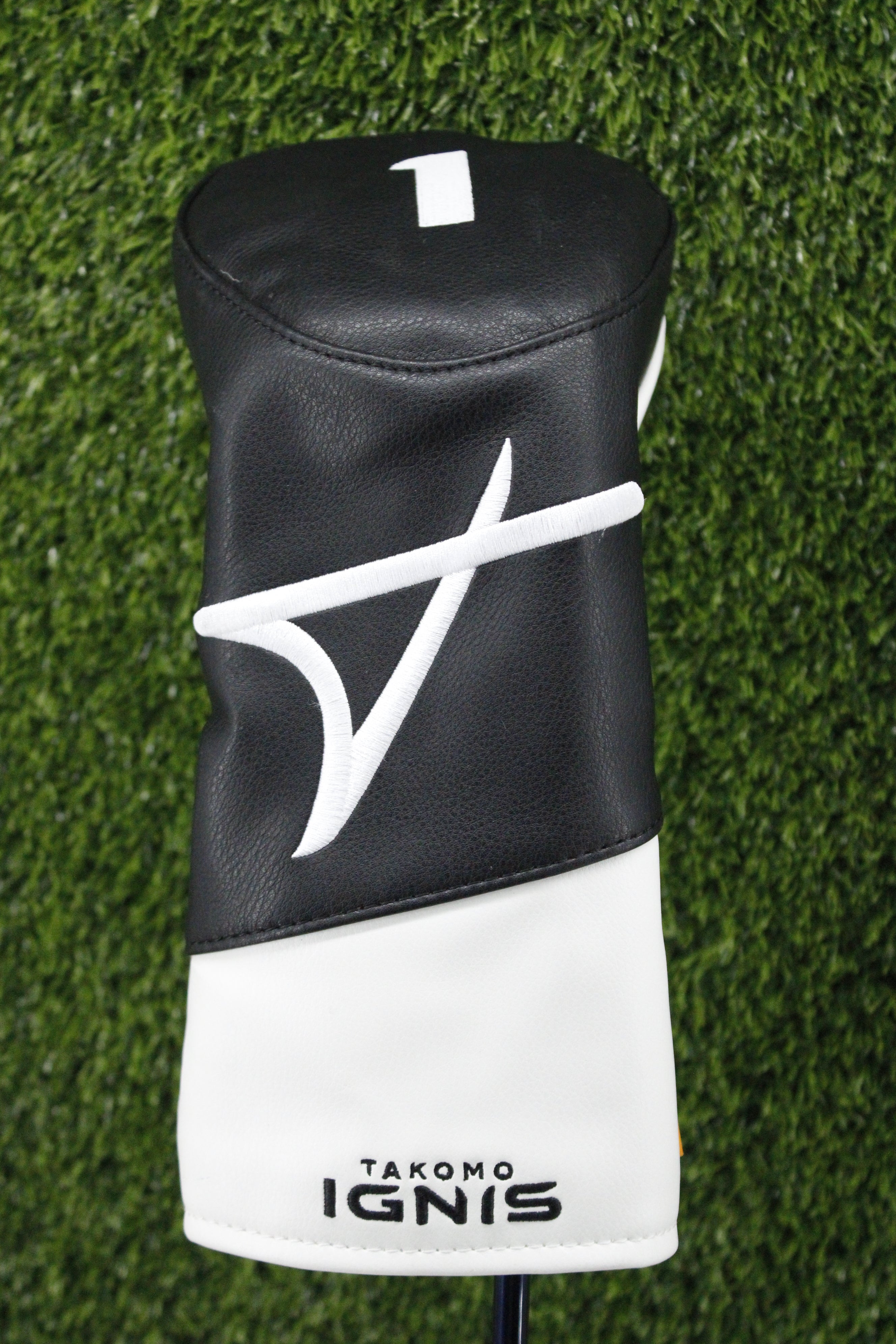 Takomo Ignis D1 10.5° Driver R Flex 45.25" w/ HC