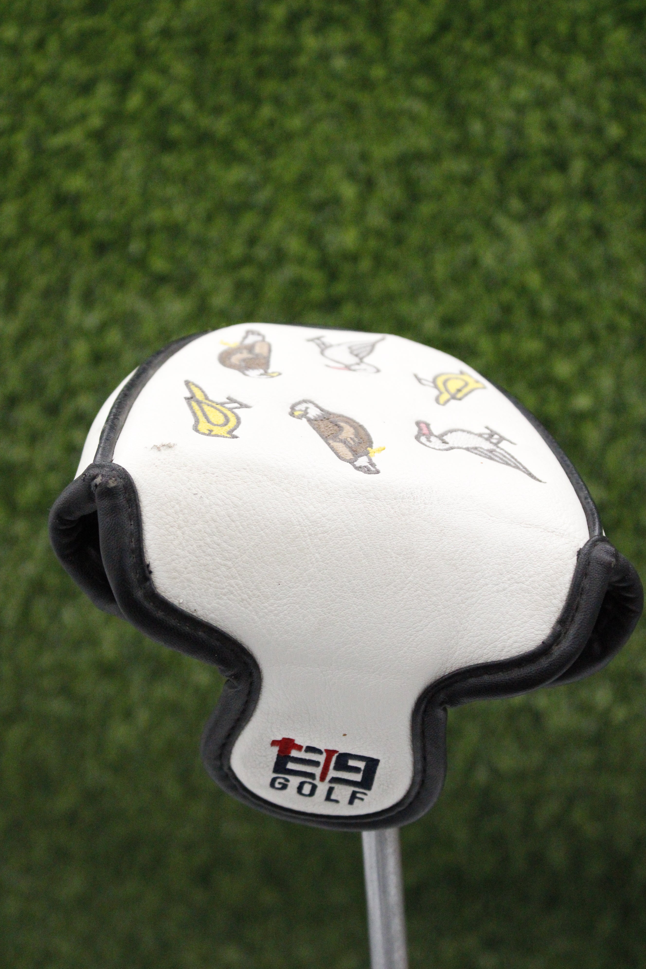 Pre-Owned E9 Golf Fore The Birds Putter Headcover