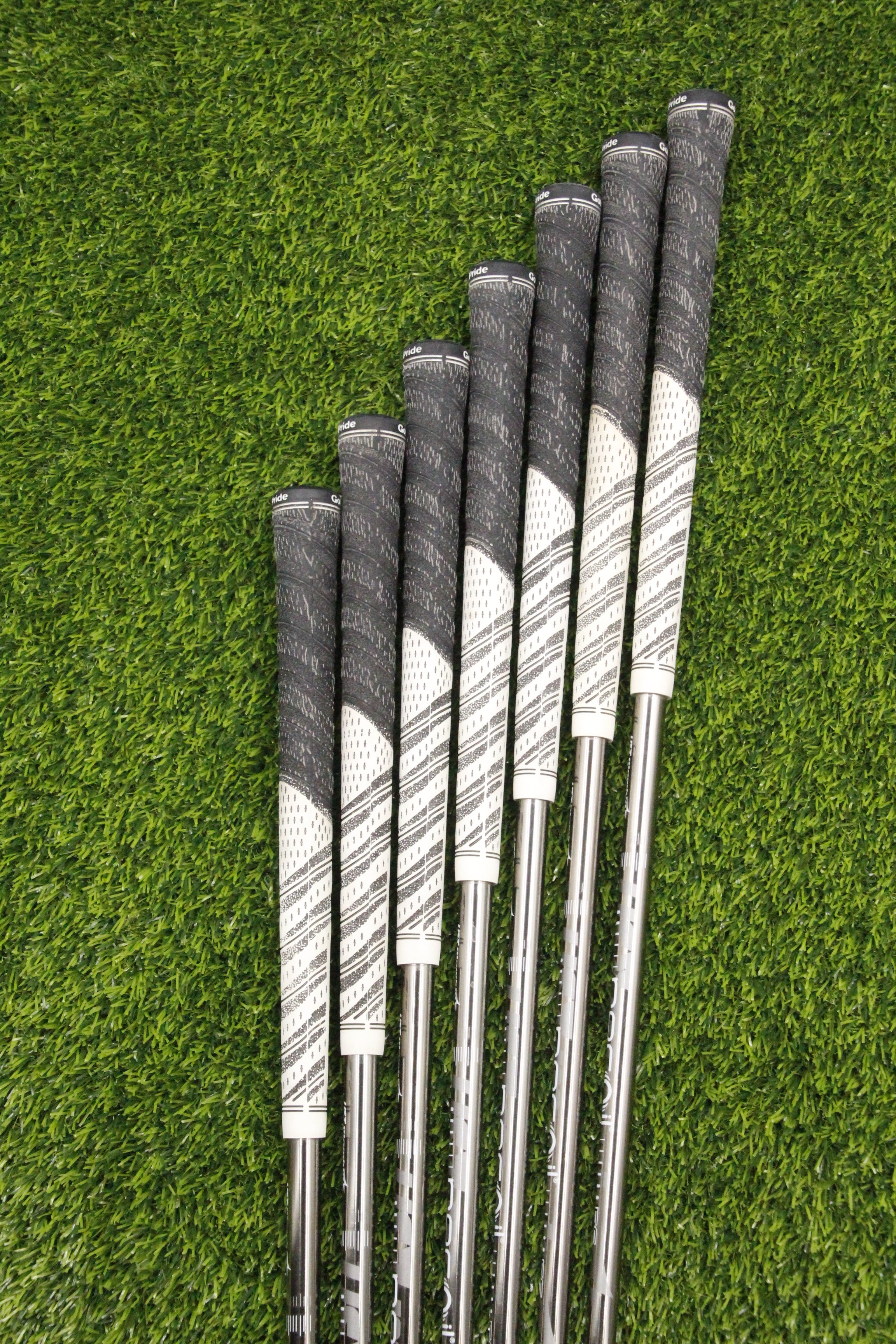 Callaway Rogue Iron Set 5-PW AW R Flex Std Length